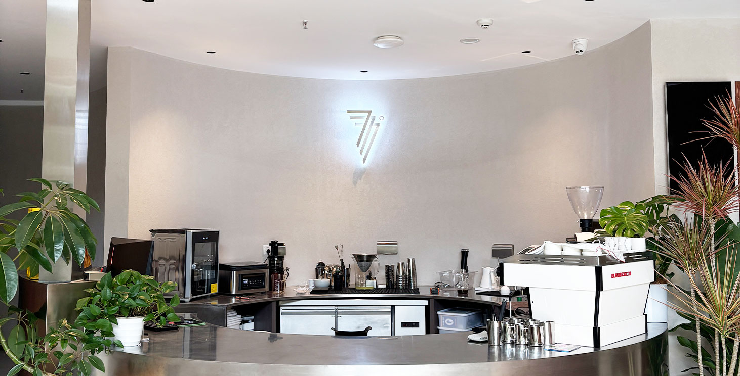 SEVEN wellness cafe and shared lounge
