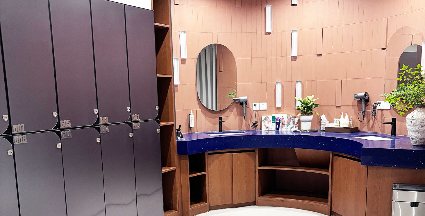 SEVEN changing room